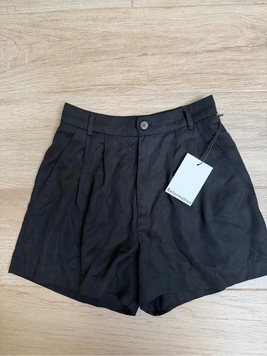 NWT Reformation Black Tailored Pleated Shorts