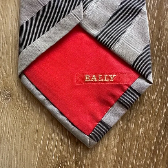 BALLY Recent Gray Striped Silk Tie