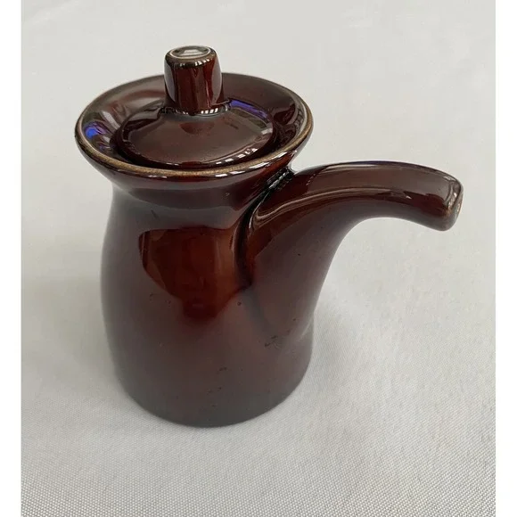 Crate & Barrel Sauce Pot With Lid Ceramic Porcelain Soy Sauce Pitcher Pourer