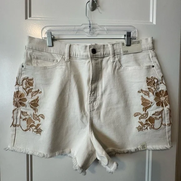 NWT a.n.a Embroidered Denim Shorts Size 18 Ivory Boho Western Floral Festival