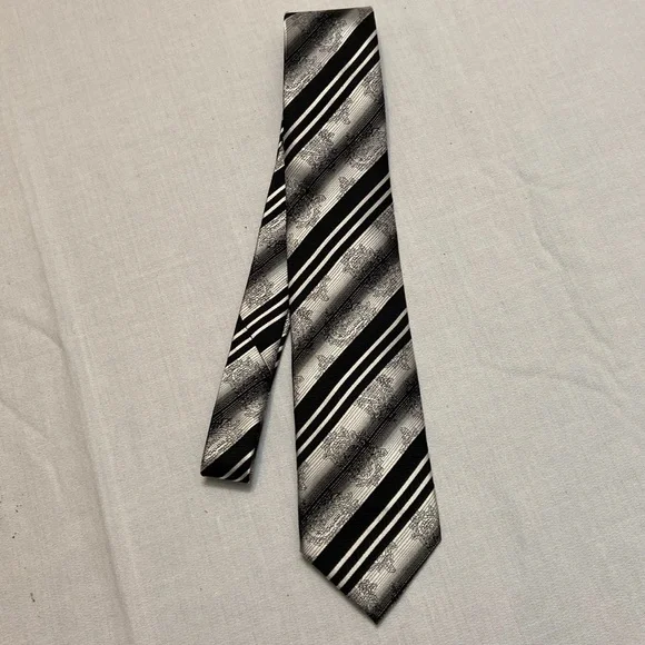 Krimson By Kwame Mens Black & Gray 100% Silk Hand Made Luxury Mens Tie - Nice!!