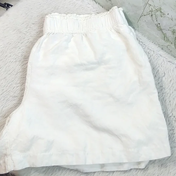 H & M White Linen Blend Shorts