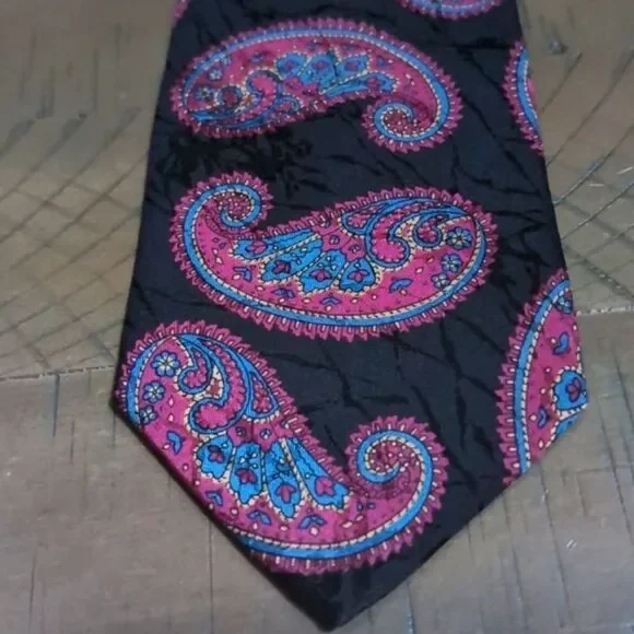 Hugo Boss Purple Paisley Classic 100% Silk Tie