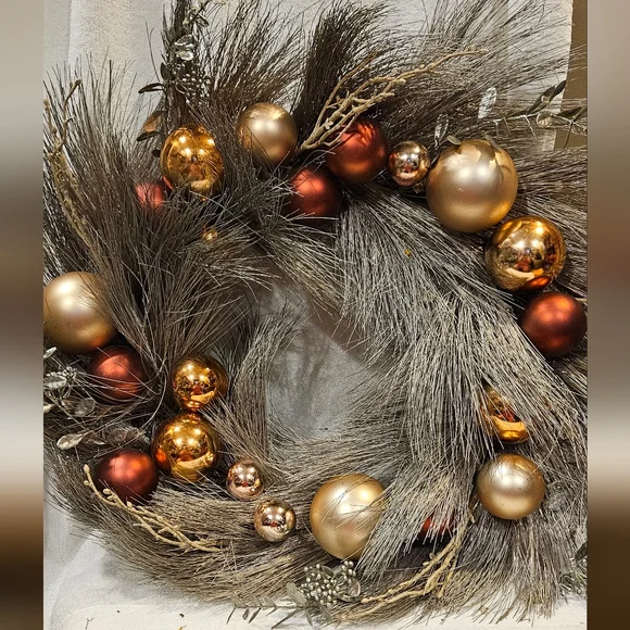 HOLIDAY WREATH