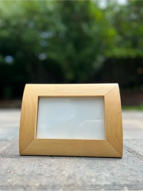 Crate & Barrel Curved Wood Photo Frame 4x6 Tabletop Wall Mount Light Maple Honey