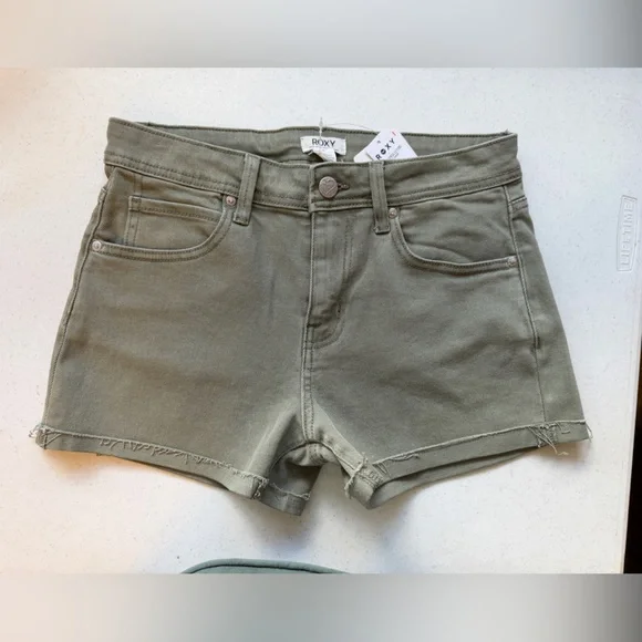 Roxy “Life is Short” Olive Green Shorts – Size 5 (NWT)