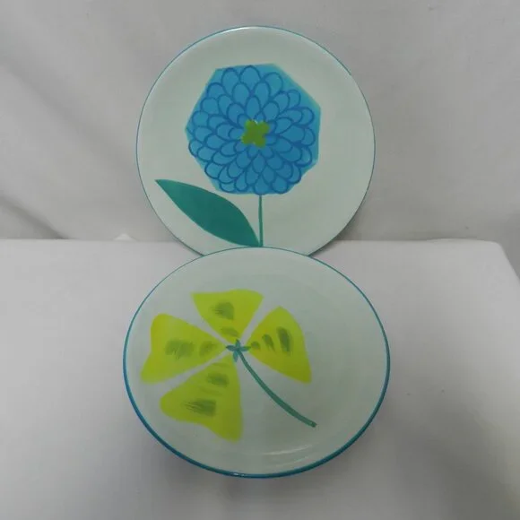 Crate & Barrel Flower Floral lunch appetizer salad side plate Set 2 Pair 8