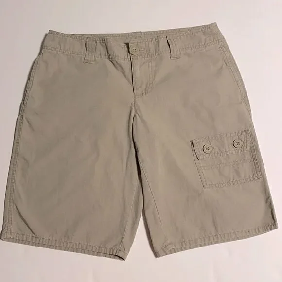 The North Face tan cotton 10.5” shorts 4 Long