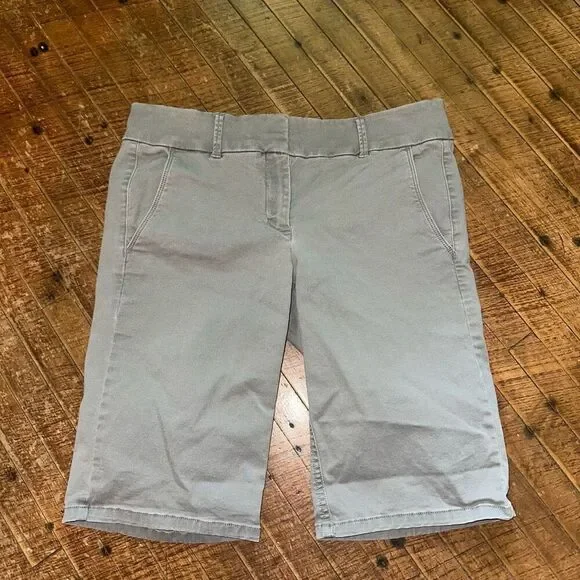 Loft gray flat front normcore size 8 Marisa Bermuda shorts