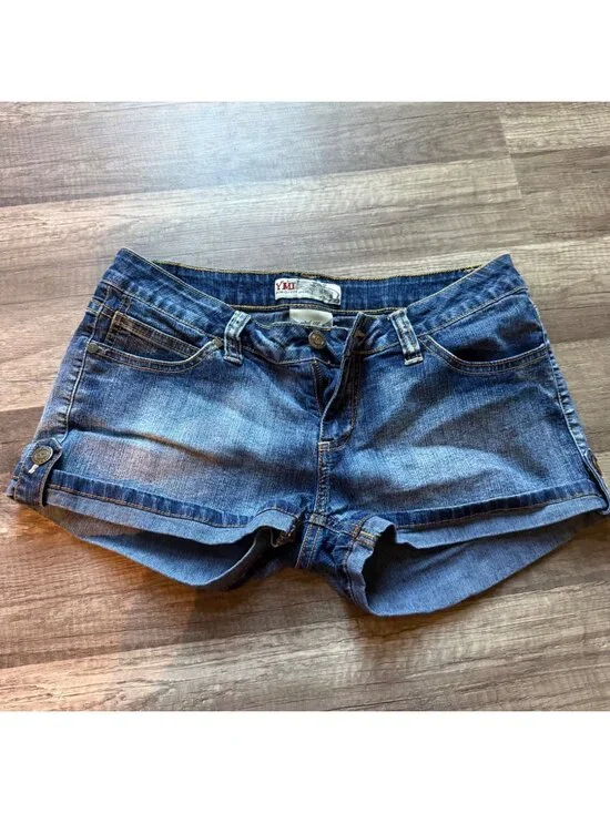 (BOGO 25% Off) YMI Womens Denim Shorts Size 7 Embroidered Back Pockets Medium