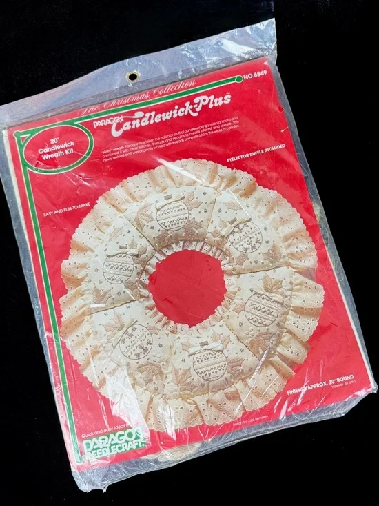New 1983 Paragon Needlecraft Kit Candlewick Plus 20in Wreath Sealed Package