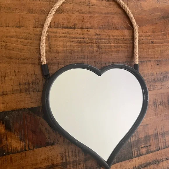 Heart-Shaped Black Wall Mirror: Firm Price