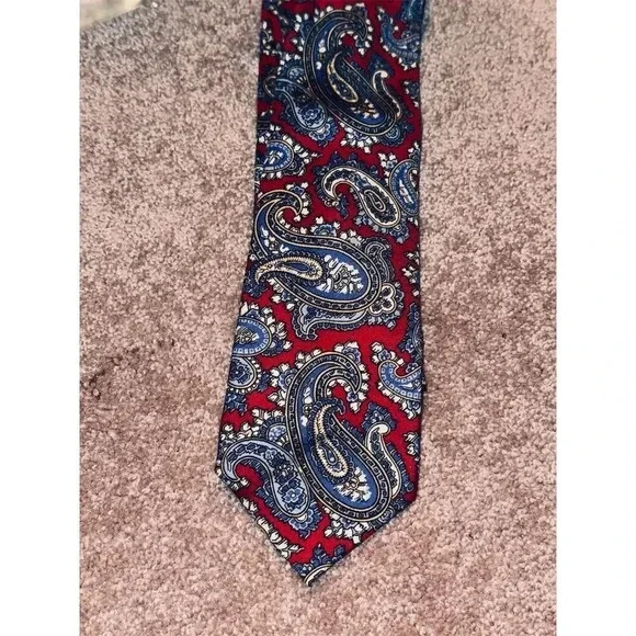 Daniel Cremieux Men's Silk Tie Red multi Paisley Classic Length limited edition