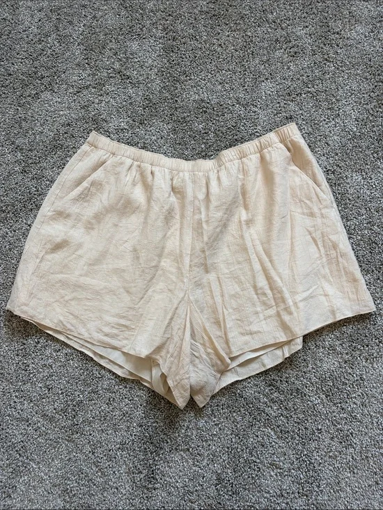 Abercrombie Crinkle High Waist Flowy Shorts in Cream - XL