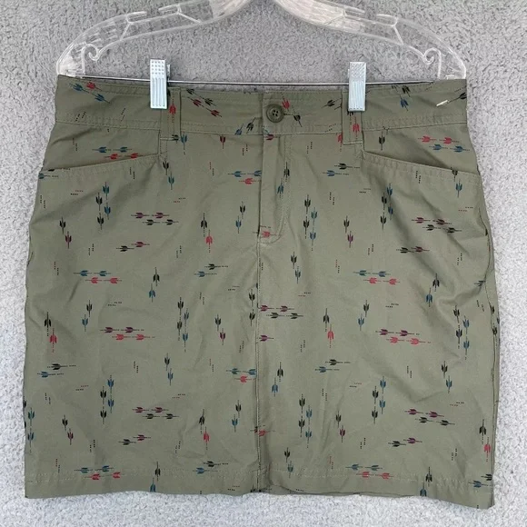 New EDDIE BAUER Womens Adventurer 2.0 Mini Skirt Skort Green Arrow Print Size 8