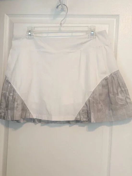 Under Armour Fitted Heat Gear Pleated Pockets Pull On Golf Short Skort Skirt