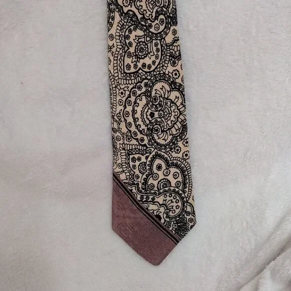 Elegant Paisley Men's Tie - Black and Brown