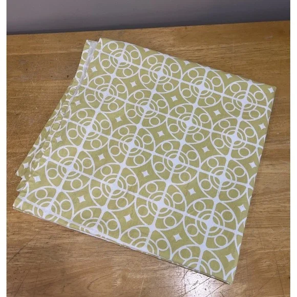 Crate &‎ Barrel 