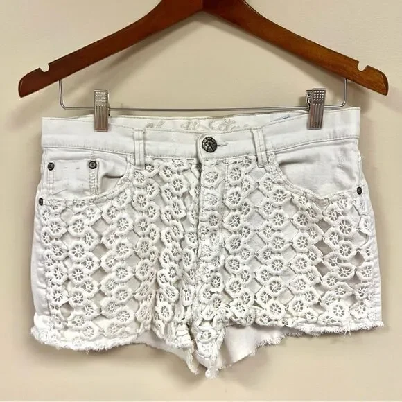 Vanilla Star lace  white shorts. Size 13