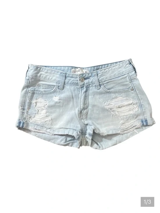 C38- Women’s Size 4 Small Low Rise Blue Distressed Denim Shorts