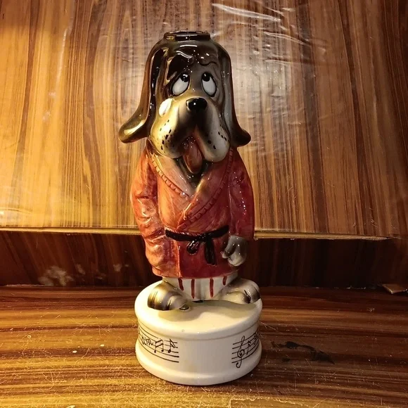 Vintage musical 🎼 bull dog decanter 