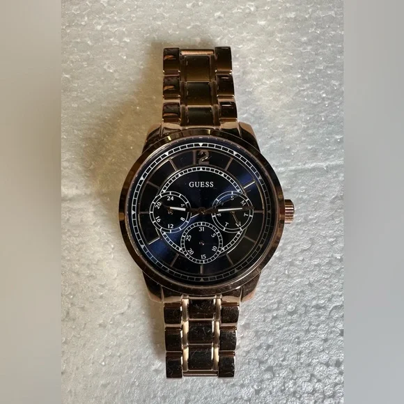 RARE GUESS GENTS ROSE GOLD TONE CASE ROSE GOLD TONE STAINLESS‎ STEEL WATCH