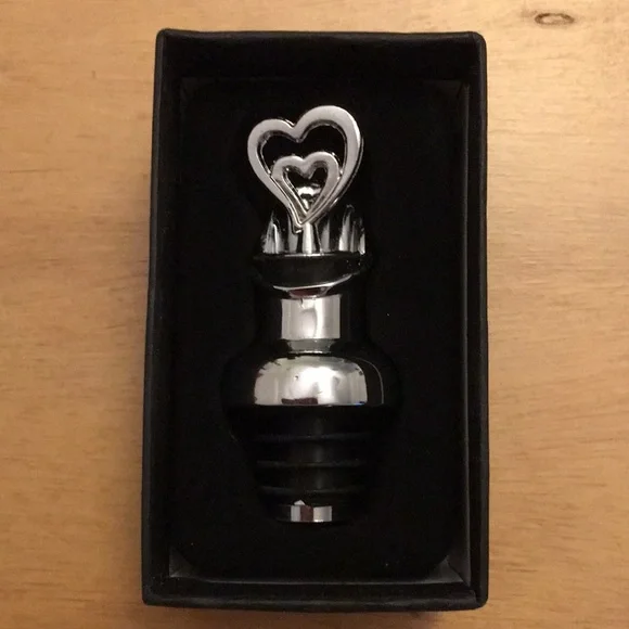New Silver Hearts Wine Cork Stopper with Professional Wine Pourer Gift Boxed