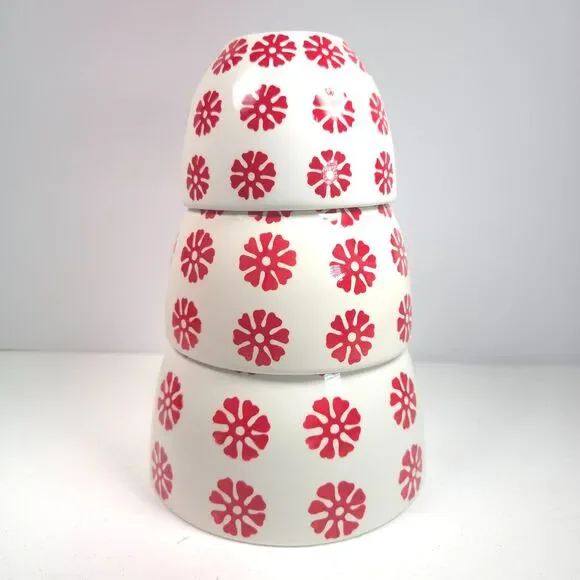 Crate & Barrel Scandia Snowflake Nesting Bowls Set of 3 Ceramic
