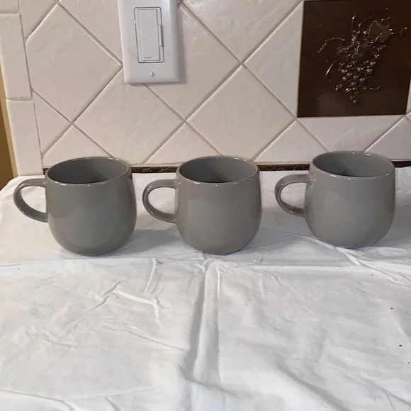 Set of 3 like new Crate & Barrel Camden Mugs