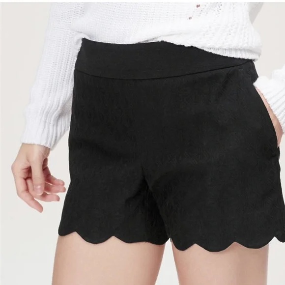 LOFT Women’s Black Textured Scalloped Hem The Riviera Short Size 8‎