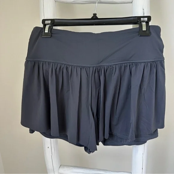 Soothfeel Grey Flowy Athleisure Shorts Size Medium