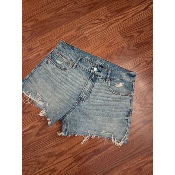 American Eagle Relaxed Short Womens 6 Light Wash Distressed High Rise Denim Blue