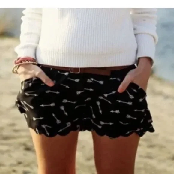 Anthropologie E by Eloise arrow print scalloped shorts size medium
