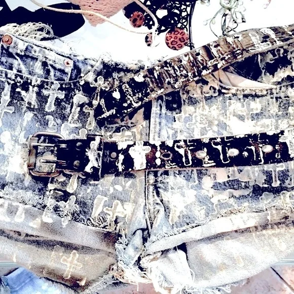 501 Levi's Cut Offs - Cut Low Rise, with painted crosses. XS 24
