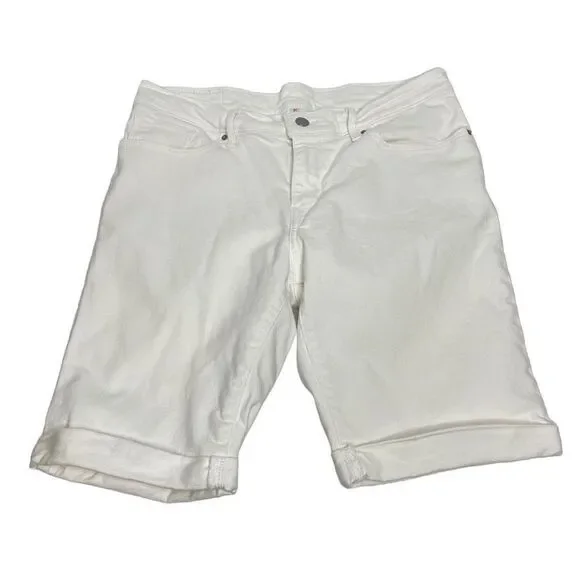 Levi’s vintage 90’s white Bermuda shorts size 31