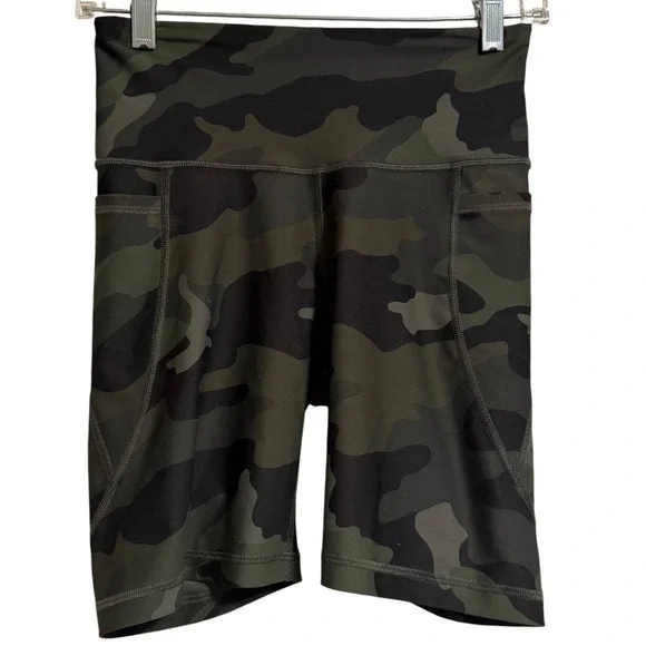 Old Navy Active Womens Camo High Waisted Biker Shorts Go-Dry Green Small