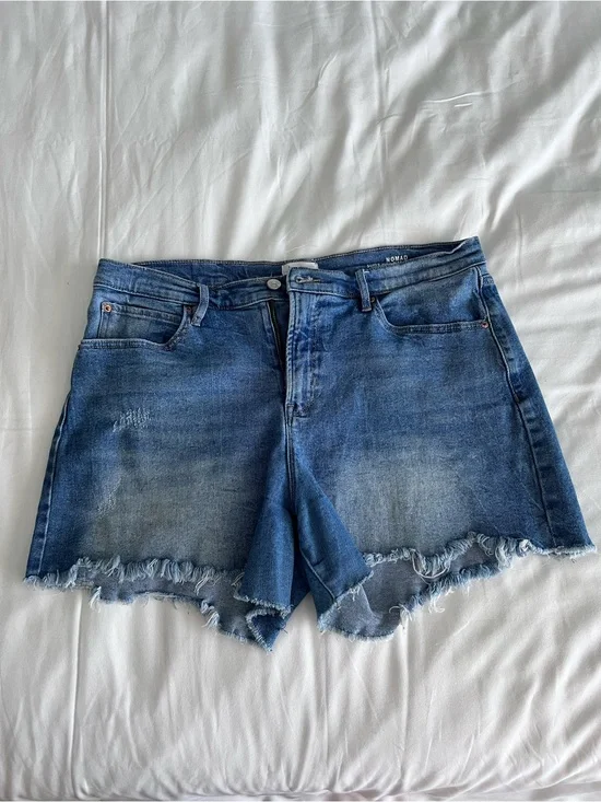 Women’s Nicole Miller New York Nomad Frayed Hem Super High Rise Jean Shorts 12