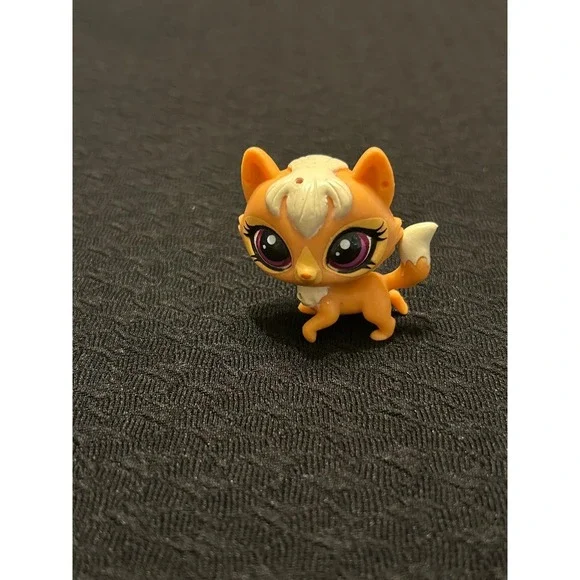 Littlest Pet Shop - LPS - Cat - Orange & White w/ Purple Eyes