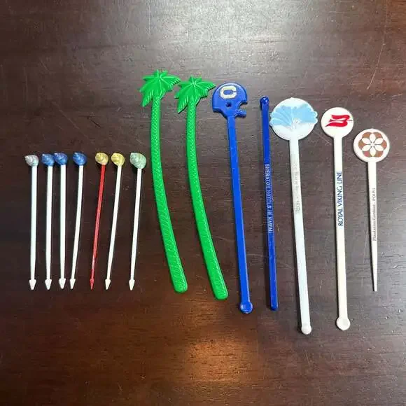 Vintage Mixed Lot Of 14 Plastic Stirrers,Swizzle Sticks, Hawaii Theme