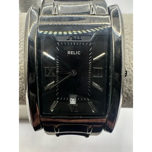 Relic ZR77109‎ Stainless Steel Gunmetal Date 31MM 6.5
