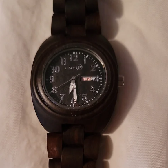 NEW Earth Eco-Friendly‎ Men's Wood Wrist Watch W/Day & Date Runs-BD-27
