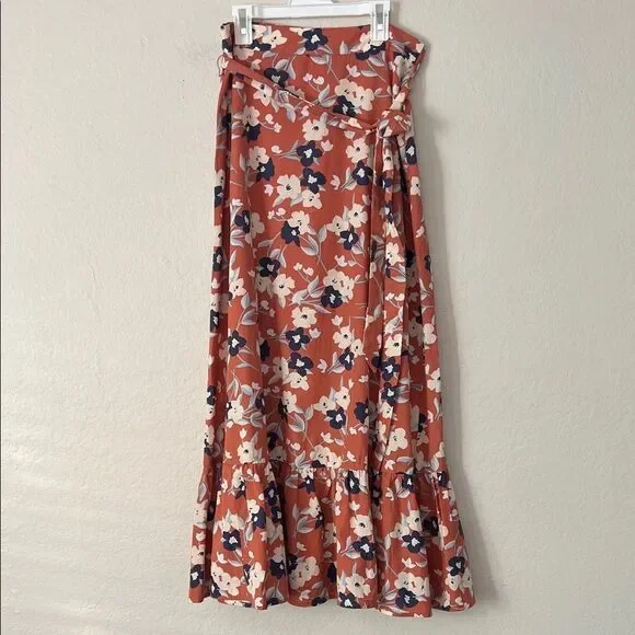 Like New! Gap Floral Maxi Skirt Ruffle in Size 4