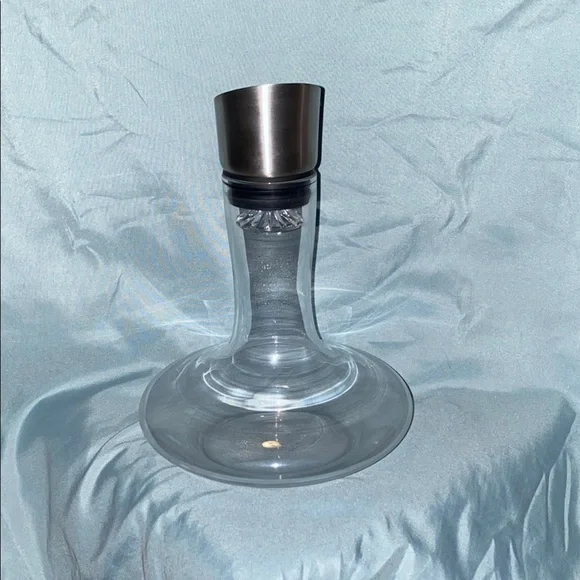 BX48 Elegant Glass Wine Decanter with Silver Accents