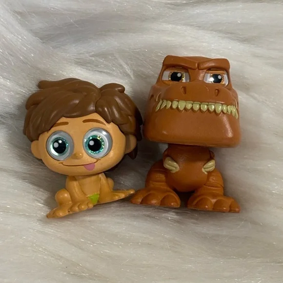 Disney Doorables Good Dinosaur Spot snd Butch Figures