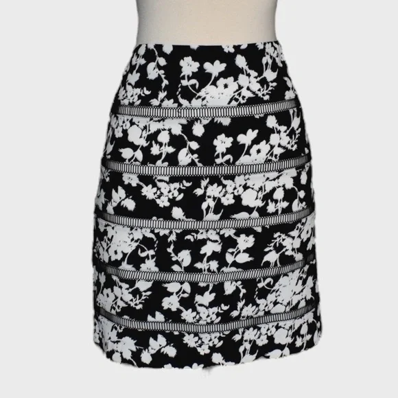 White House Black Market Floral Lattice Pencil‎ Skirt