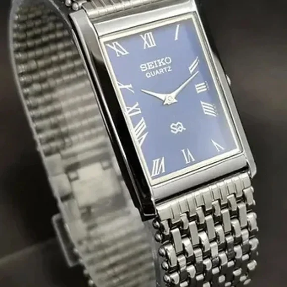 Vintage Style Seiko Quartz Mens Silver Watch & Blue accents W/ Metal Strap