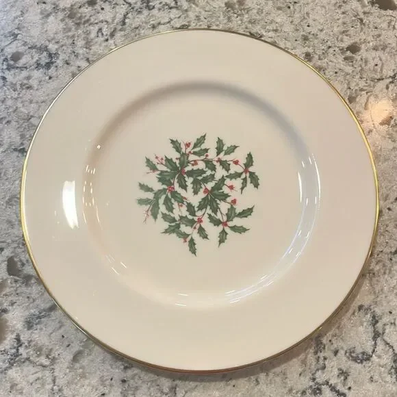 D- Lenox Special Dinner Plate Holly & Berries w/ Gold Trim 10 1/2” set 2
