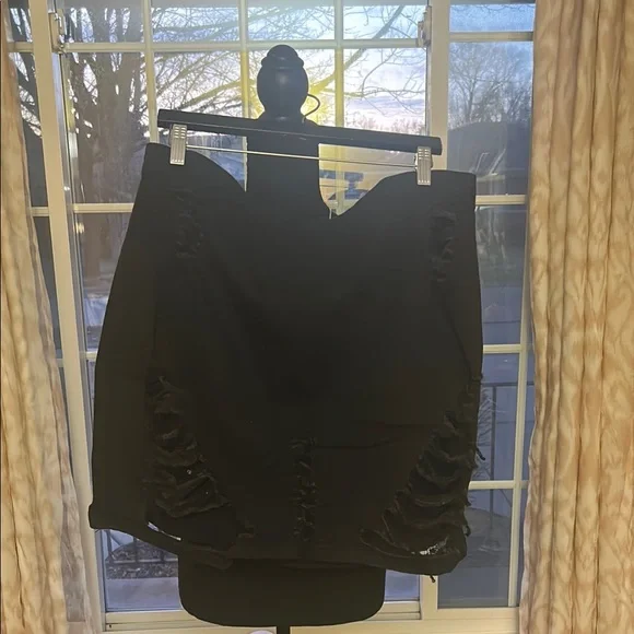 Pretty Little Things Black ripped mini Skirt