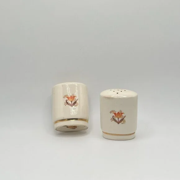 Vintage Harker Bakerite 22k Gold Salt & Pepper Shakers Tulip 3.5