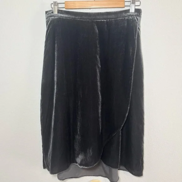 LOFT Gray Velvet Wrap Midi Skirt Size 4 – Luxe Holiday Party Essential